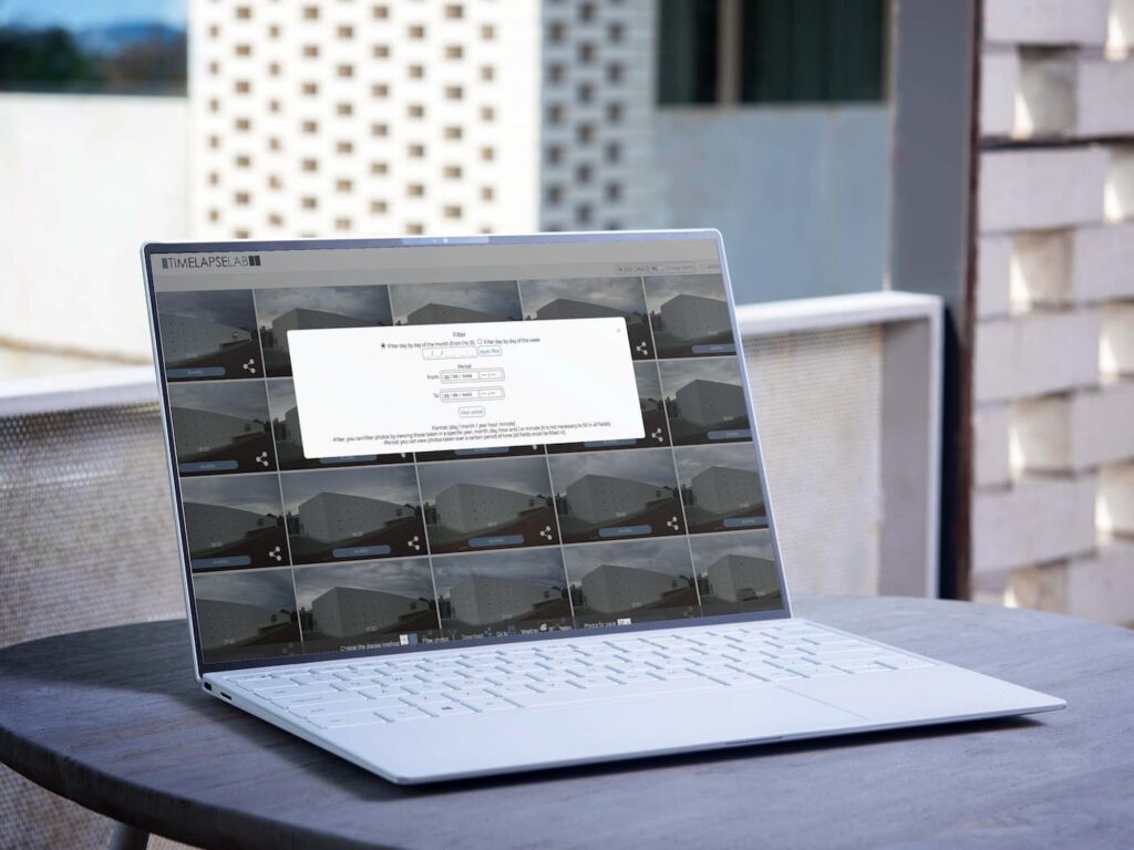 Laptop displaying the Timelapselab dashboard for construction monitoring.